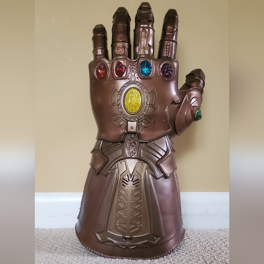 Marvel Legends Thanos Articulated Electronic Infinity Gauntlet 19" Tall